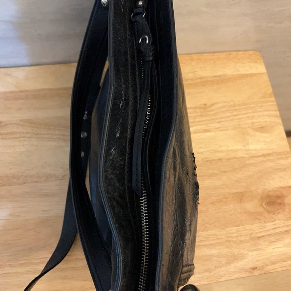 Coach Vintage Zoe
Hobo Shoulder Black Crinkle Leather Crossbody Bag - Picture 6 of 16